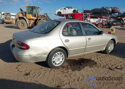 1996 Nissan Altima Xe/Gxe/Se/Gle z USA, uszkodzony, nr VIN 1N4BU31D5TC138562